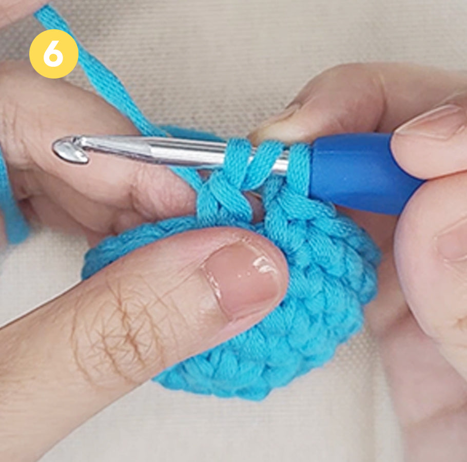 Drei Schlaufen auf der Häkelnadel