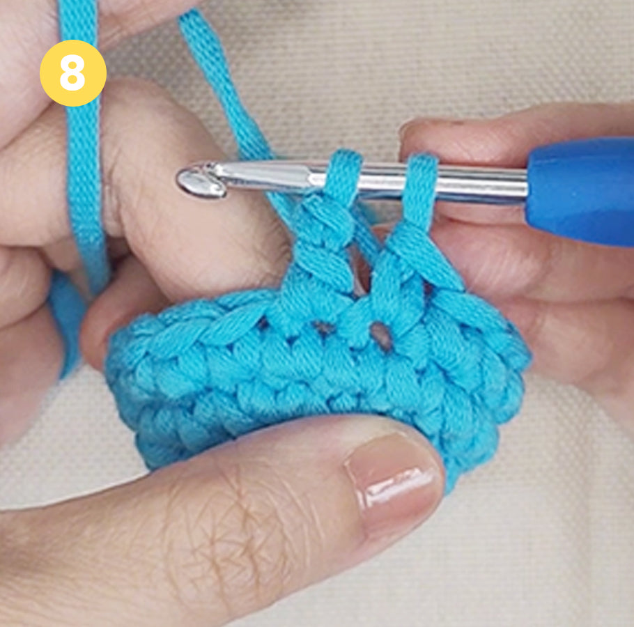 Zwei Schlaufen auf der Häkelnadel