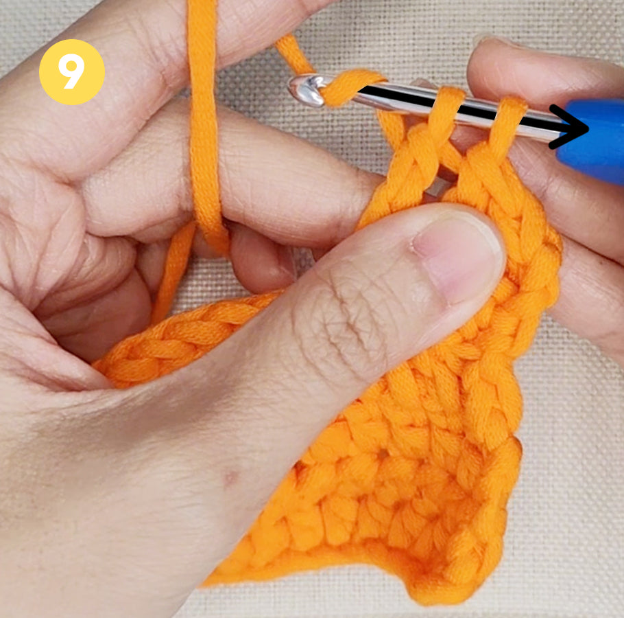 Garn durch die letzten zwei Schlaufen ziehen